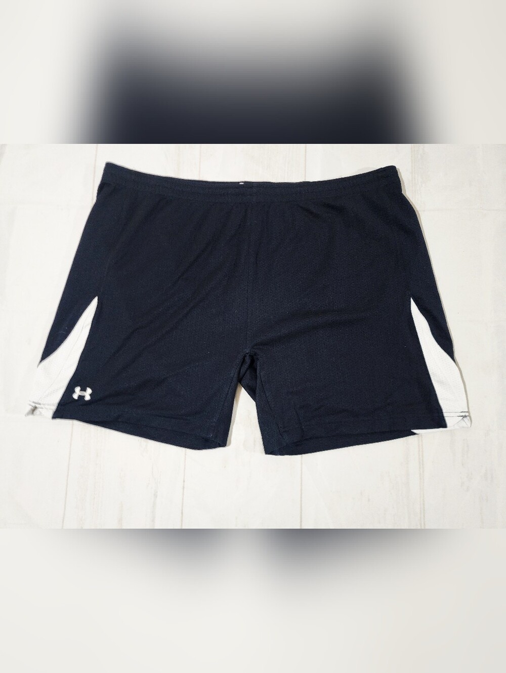 Under Armour Men's Large Black Athletic Shorts with Drawstring
